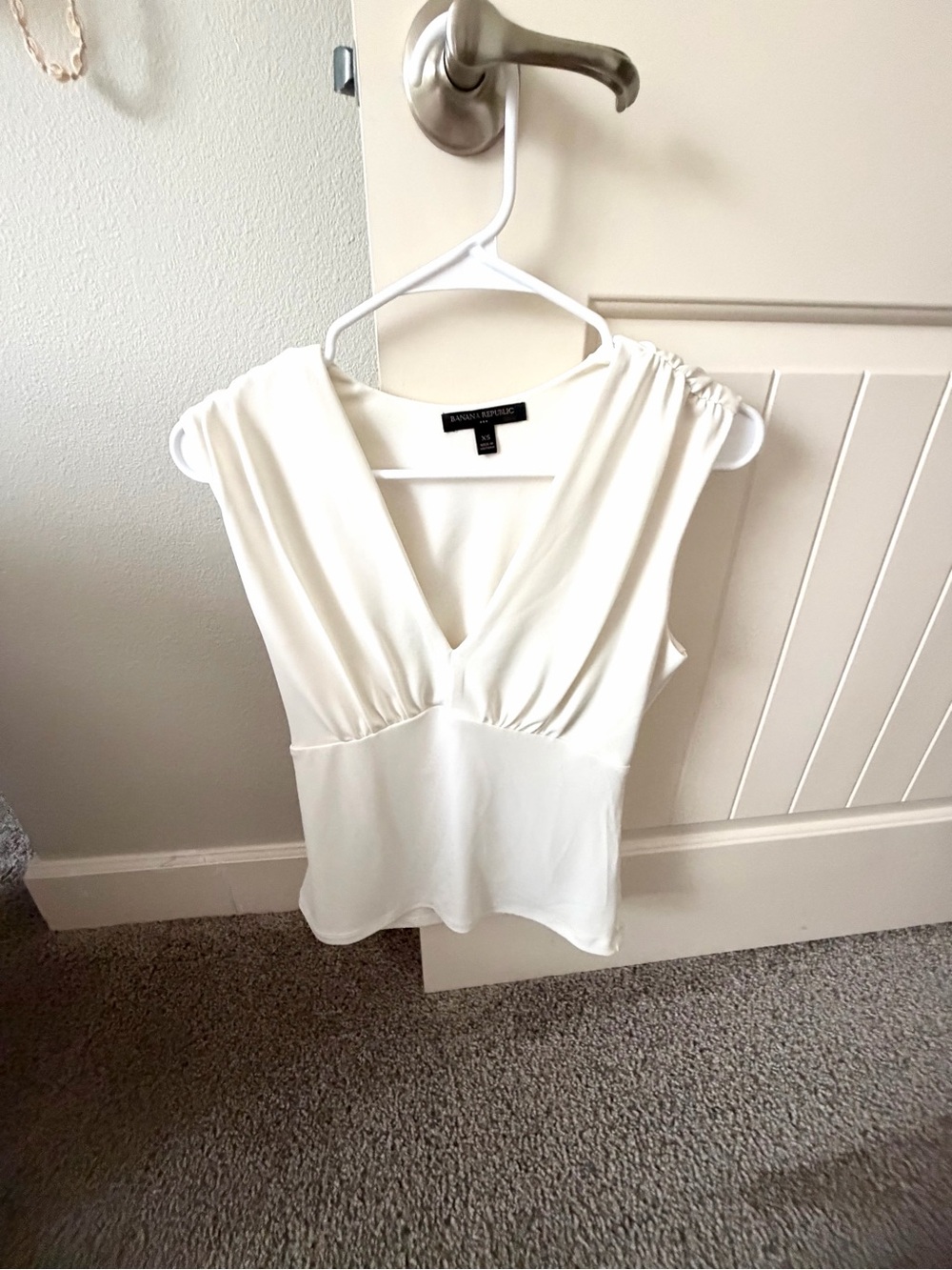 Banana Republic White V-Neck Sleeveless Top